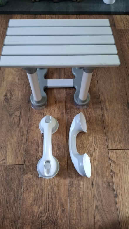 Photo of free Bath seat and handles (Bebington CH63) #1