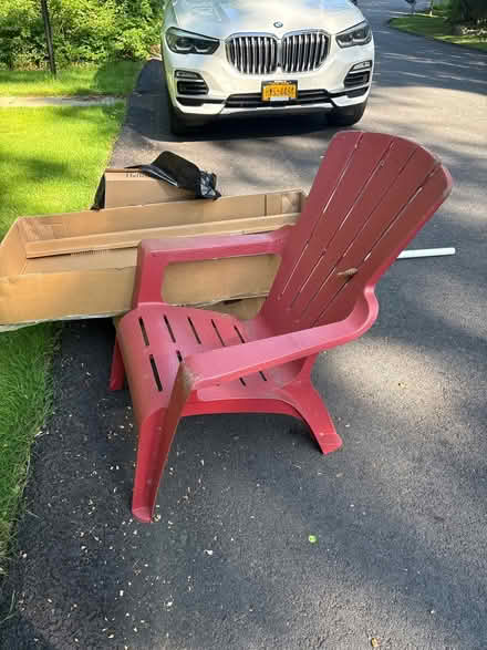 Photo of free Curb alert outdoor chair (Ossining) #1