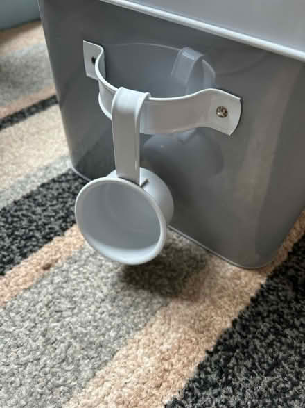 Photo of free Cat food tin (Jennetts park RG12) #3