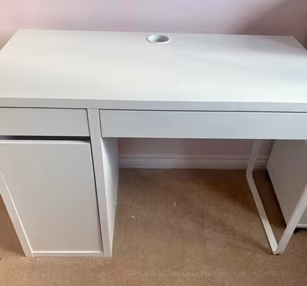 Photo of Small white desk (Middlewood S6) #1
