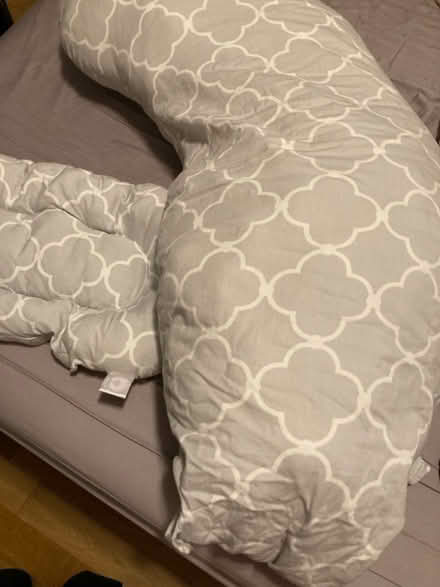 Photo of free Boppy full body pregnancy pillow (Upper East Side (74th/1st)) #1