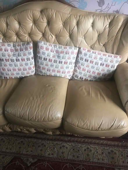Photo of free Italian leather settee and chair (Newcastle upon Tyne Ne129hn) #3