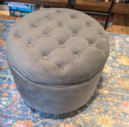 Photo of free ottoman (Central District) #1