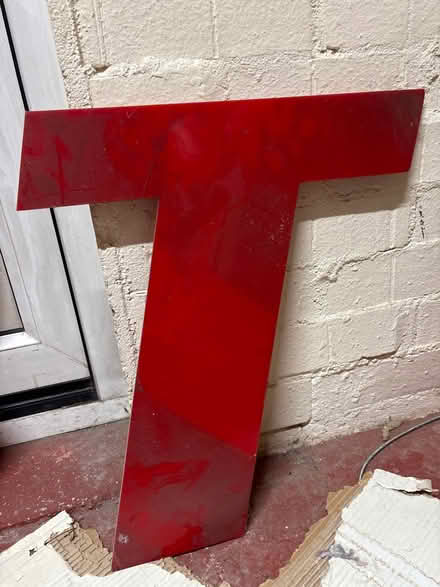 Photo of free T- letter in red plastic (SW8) #1