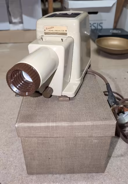 Photo of free 35mm slide projector (AB22) #2