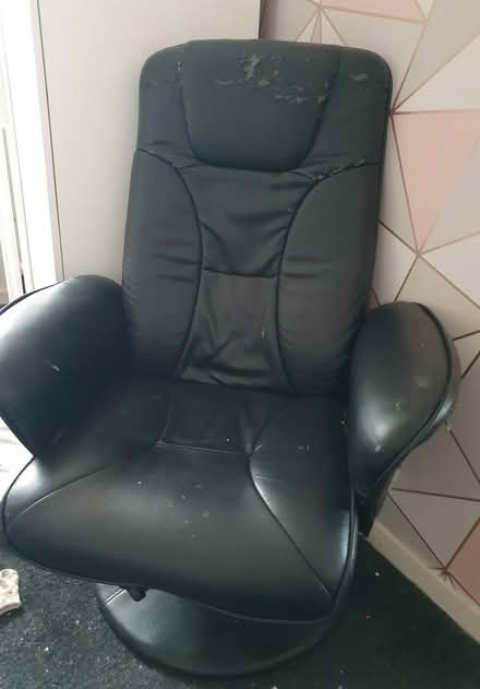 Photo of free Computer/gaming chair (Oldham Ol8) #1