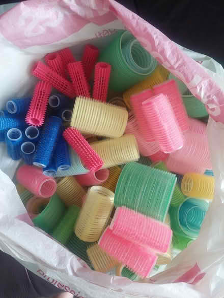 Photo of free Velcro hair rollers (Warwick CV34) #1
