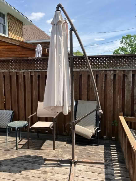 Photo of free offset patio umbrella (Huron and Wellington) #1