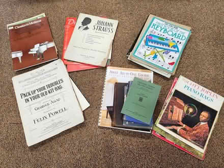 Photo of free Piano sheet music and books (DE22) #1