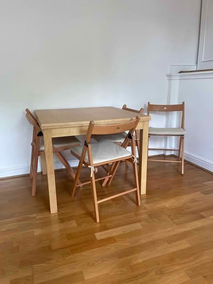 Photo of free Extending table and 4 chairs (Tooting Broadway) #1