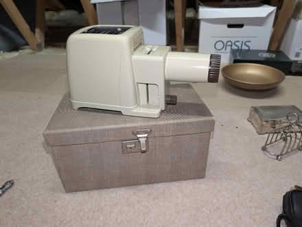 Photo of free 35mm slide projector (AB22) #1