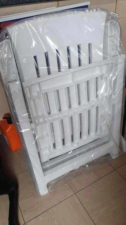 Photo of free High back plastic reclinet chair (Chichester Lavant PO18) #3
