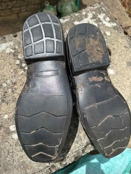 Photo of free Sz 10 mens shoes (Ashford TW15) #2