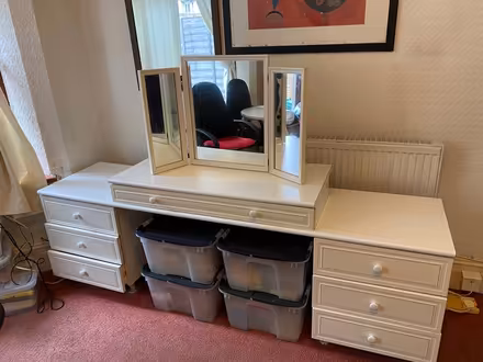 Photo of free 2desks and 1 dressing table (Finchley Church End N3) #2