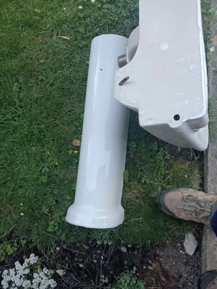 Photo of free bathroom pedestal handbasin (Garstang PR3) #2