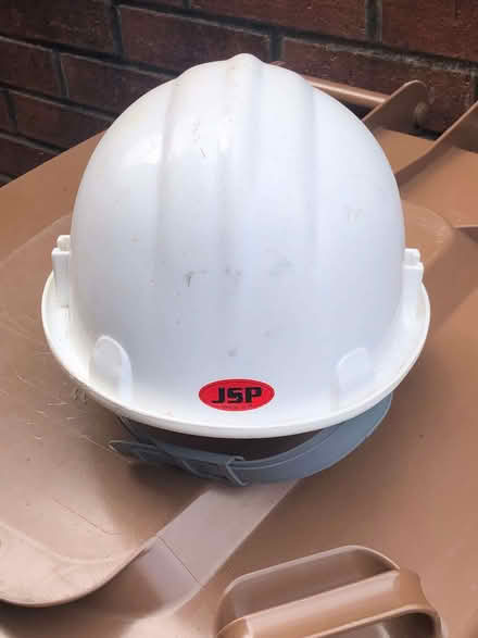 Photo of free White site safety helmet (Wood Farm OX3) #2