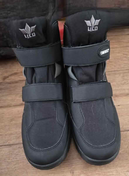 Photo of free Mens velcro boots (size 8) (Ryelands LA1) #1