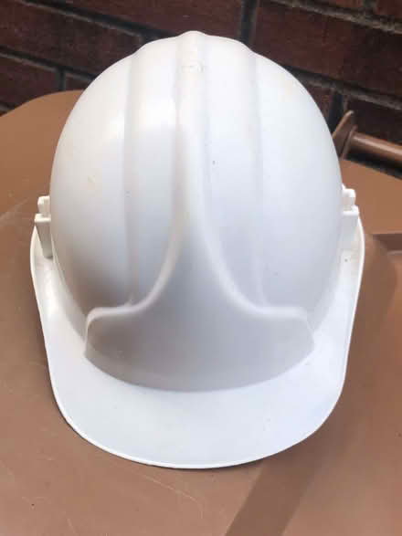 Photo of free White site safety helmet (Wood Farm OX3) #1
