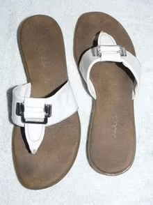 Photo of free Ladies white sandals 8 1/2-9 (L5L 5P5) #1