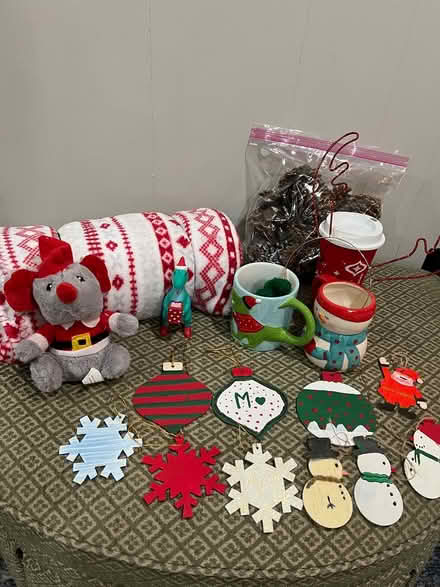 Photo of free holiday decor (Wood Ridge) #3