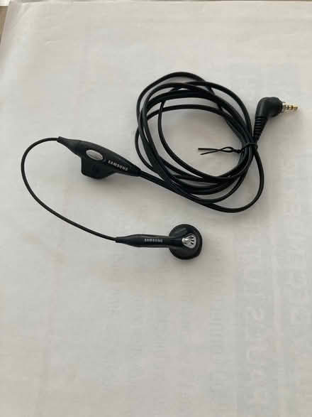 Photo of free Samsung Earphone w/ Mic (Wakefield/Forest Hills) #1