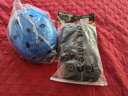 Photo of free Roller blades size 7 + helmet, elbow and knee pads (New Barnet EN4) #2
