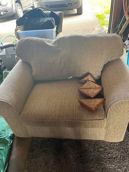 Photo of free Comfy chairs (Apple Valley mn) #2