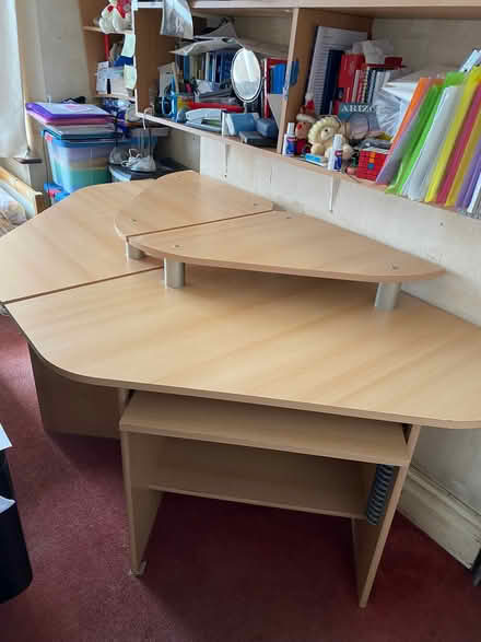 Photo of free 2desks and 1 dressing table (Finchley Church End N3) #1