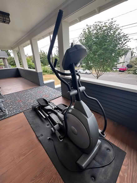Photo of free Espirit (Sole) EL55 Elliptical (Ballard) #1