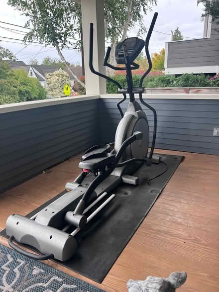 Photo of free Espirit (Sole) EL55 Elliptical (Ballard) #2