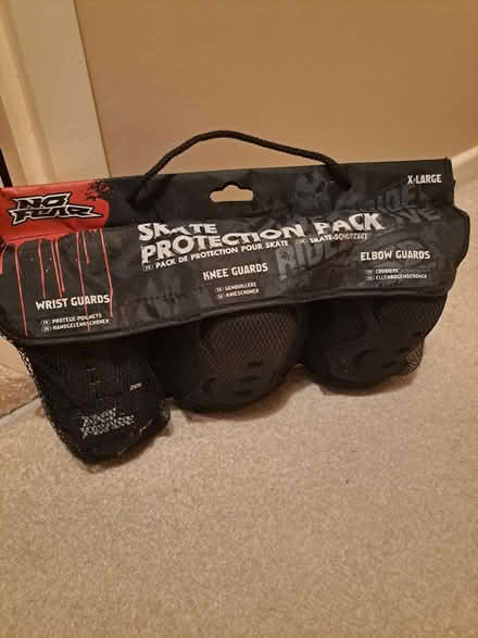 Photo of free No Fear x-large skate protection (Stone Cross BN23) #1