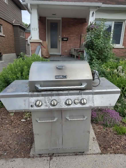 Photo of free Functional BBQ on curb (121 Fentiman Avenue) #1