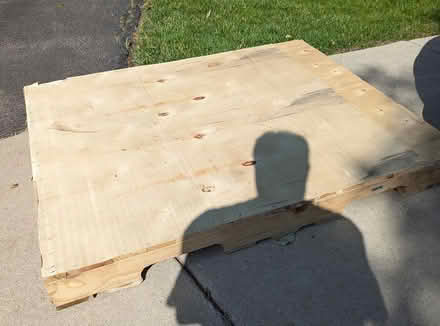 Photo of free Wood palette in great condition (East Glenview) #1