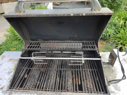 Photo of free Functional BBQ on curb (121 Fentiman Avenue) #3