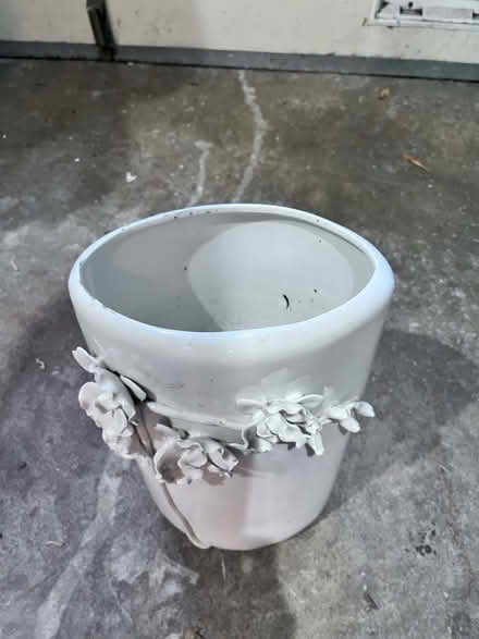 Photo of free Big Bouquet Ceramic Vase (South Bernal) #2