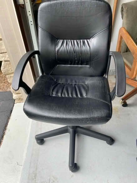 Photo of free Desk chair (North of Cass and 75th) #1