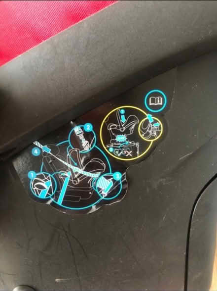 Photo of free Maxi-Cosy Car Seat & Base (Cheshunt En8) #4