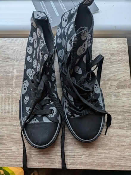 Photo of free Size 7 Shoes (Carntyne G32) #1