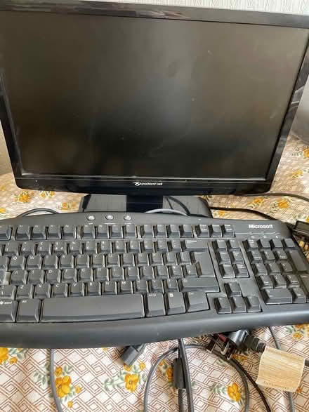 Photo of free Screen and keyboard (Markfield Leicestershire) #1