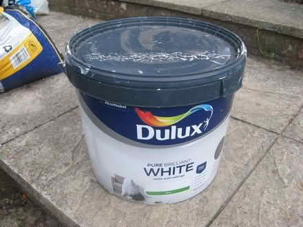 Photo of free Dulux brilliant white silk emulsion paint (Deganwy LL31) #2