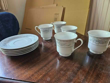 Photo of free Vintage tea set (Chesham HP5) #1