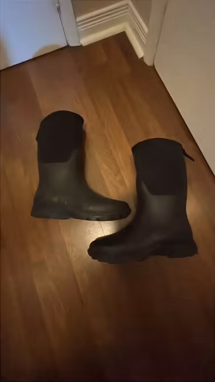 Photo of free gumboots (Six Points) #1