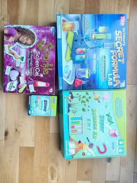 Photo of free science sets (RG6 near Palmer Park) #1