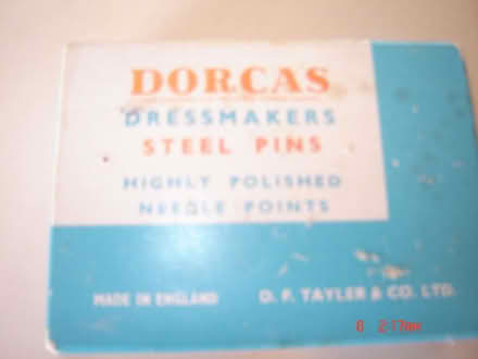 Photo of free Dressmakers pins (BA2) #1