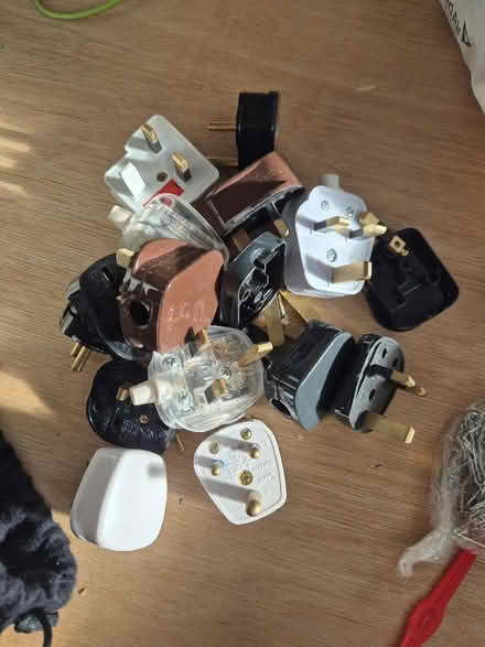 Photo of free Various plugs (Chiswick W4) #1