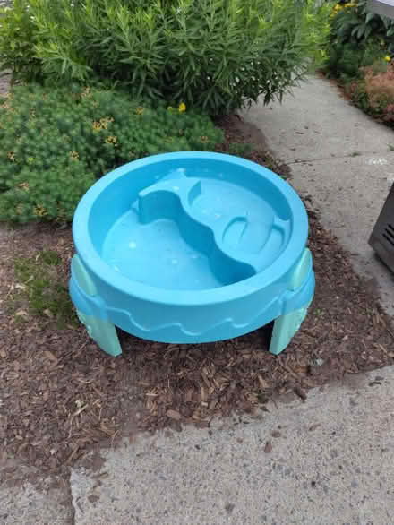 Photo of free At curb: water table (121 Fentiman Avenue) #1