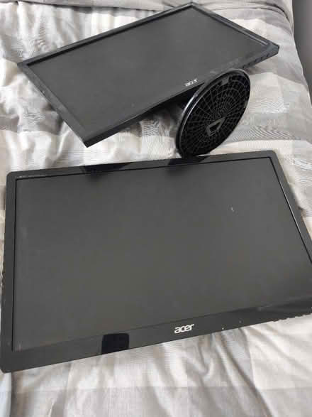 Photo of free 2x Acer Computer screens (Ilford IG1) #1