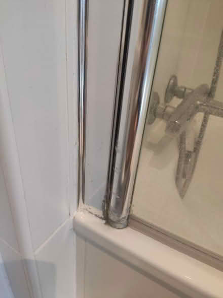 Photo of free Glass shower screen for bath (Se5) #3