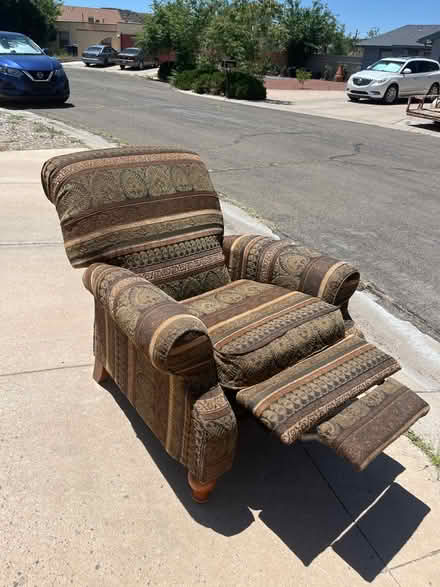 Photo of free Two lazy boy recliners (Albuquerqueo) #2