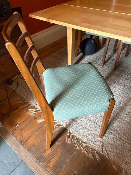 Photo of free Extendable table and 5 chairs (Greaves LA1) #2